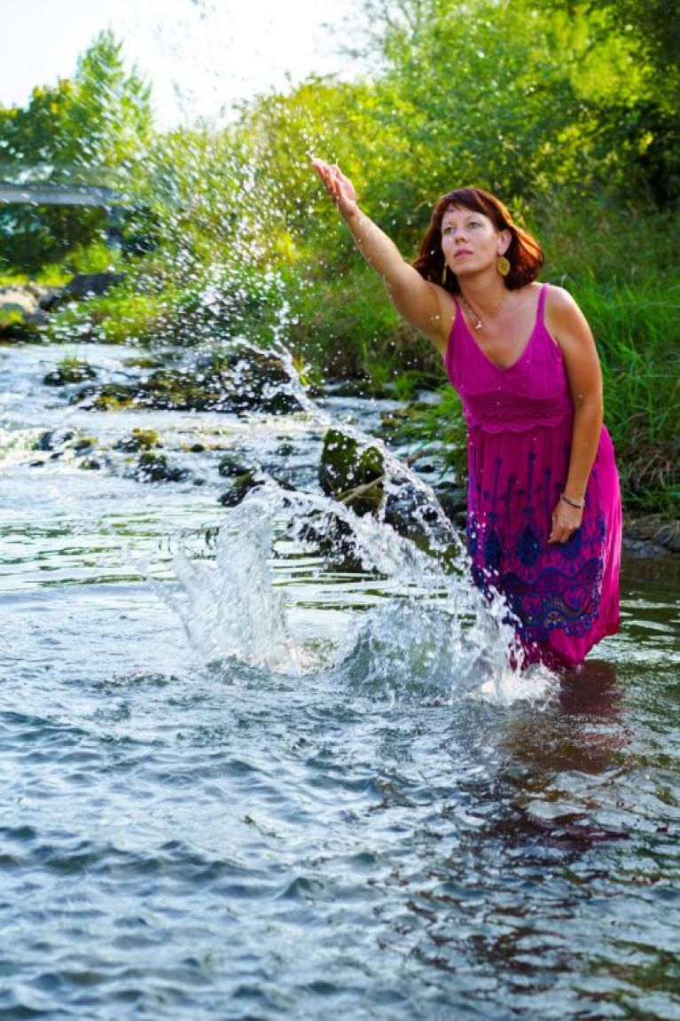 frausein aus liebe zur erde, stefanie heinis, arlesheim, dornach, tanz, natur, meditation, ritual