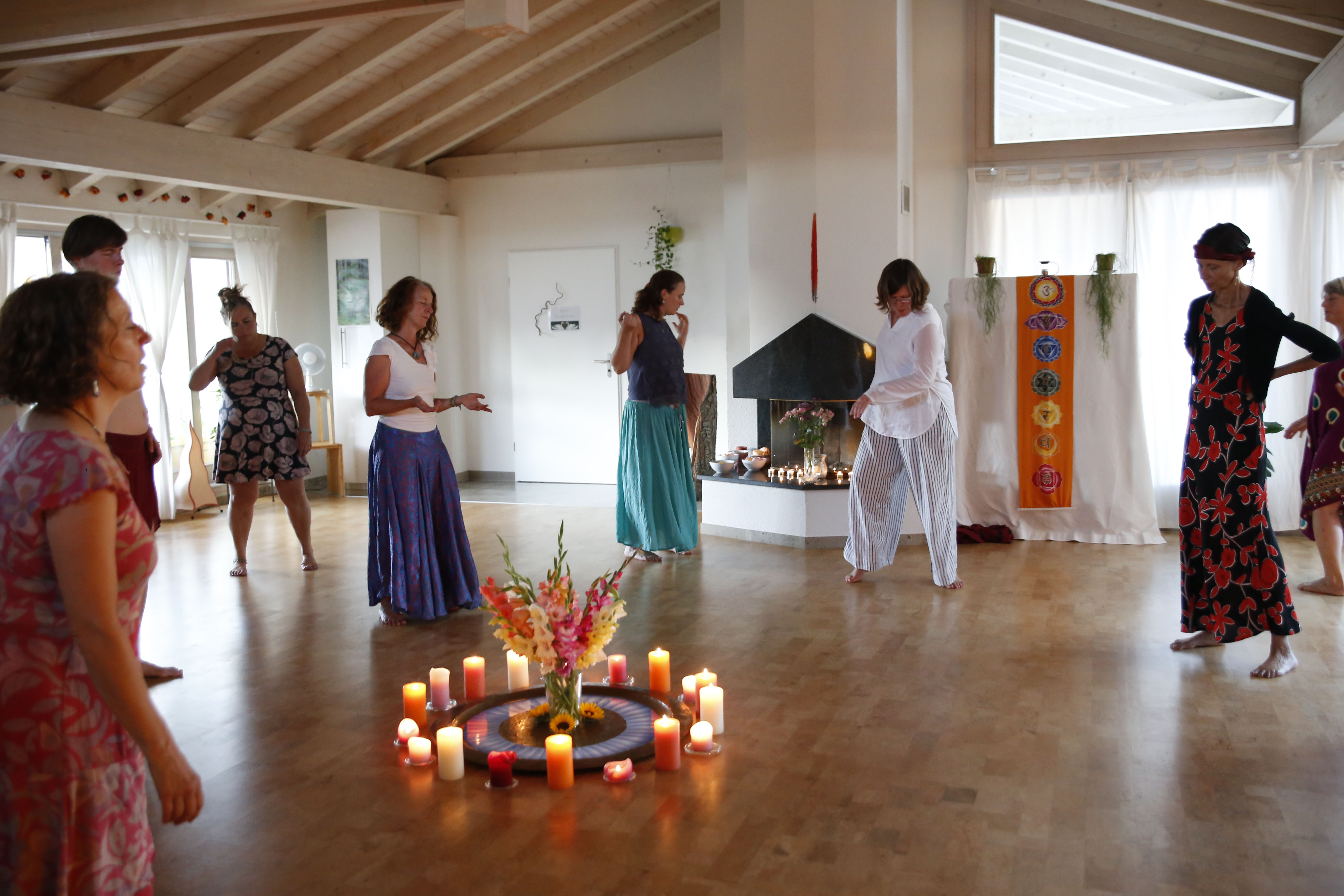 frausein aus liebe zur erde, stefanie heinis, arlesheim, dornach, tanz, natur, meditation, ritual