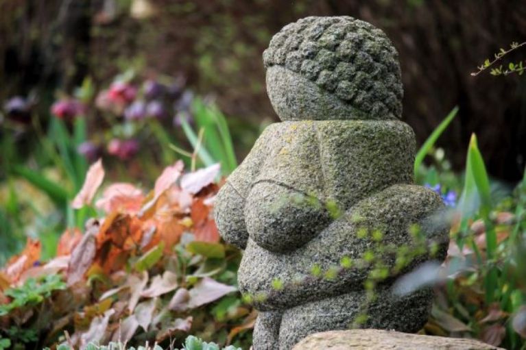 frausein aus liebe zur erde, stefanie heinis, arlesheim, dornach, tanz, natur, meditation, ritual