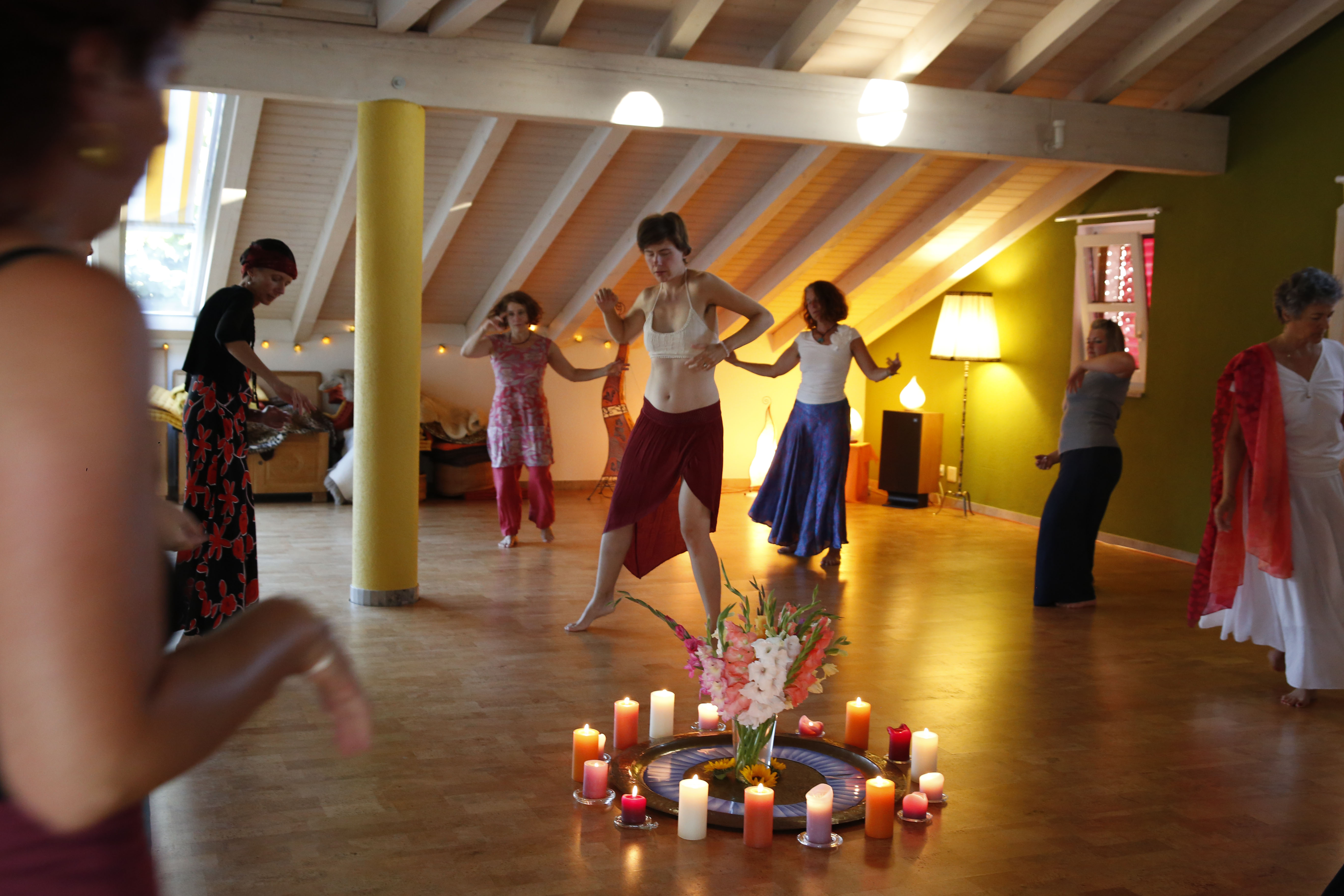 frausein aus liebe zur erde, stefanie heinis, arlesheim, dornach, tanz, natur, meditation, ritual